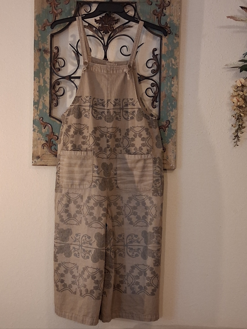 easel Beige Printed Wide-Leg Overall Jumpsuit. NWT Size Small - Picture 4 of 14